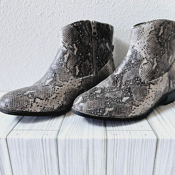 Cat & Jack Snake Skin print faux leather booties- Girl's Size 5 - Picture 2 of 6